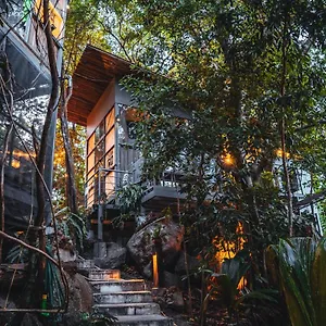 warehouse-hostel-koh-tao.tophotelskohtao.com/